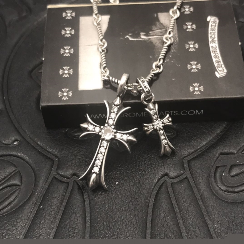 Ch**me He**ts necklaces